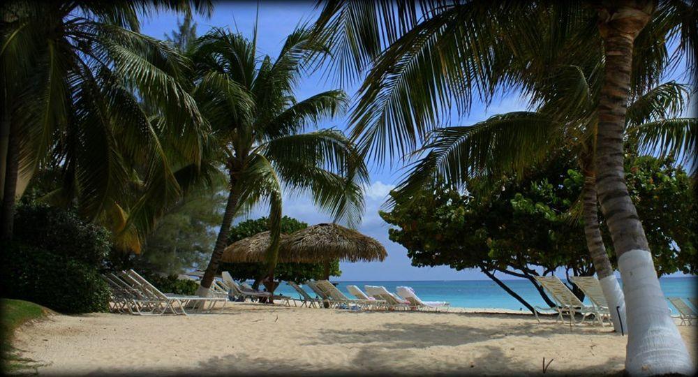 Caribbean Club Boutique Hotel, Grand Cayman Seven Mile Beach Экстерьер фото