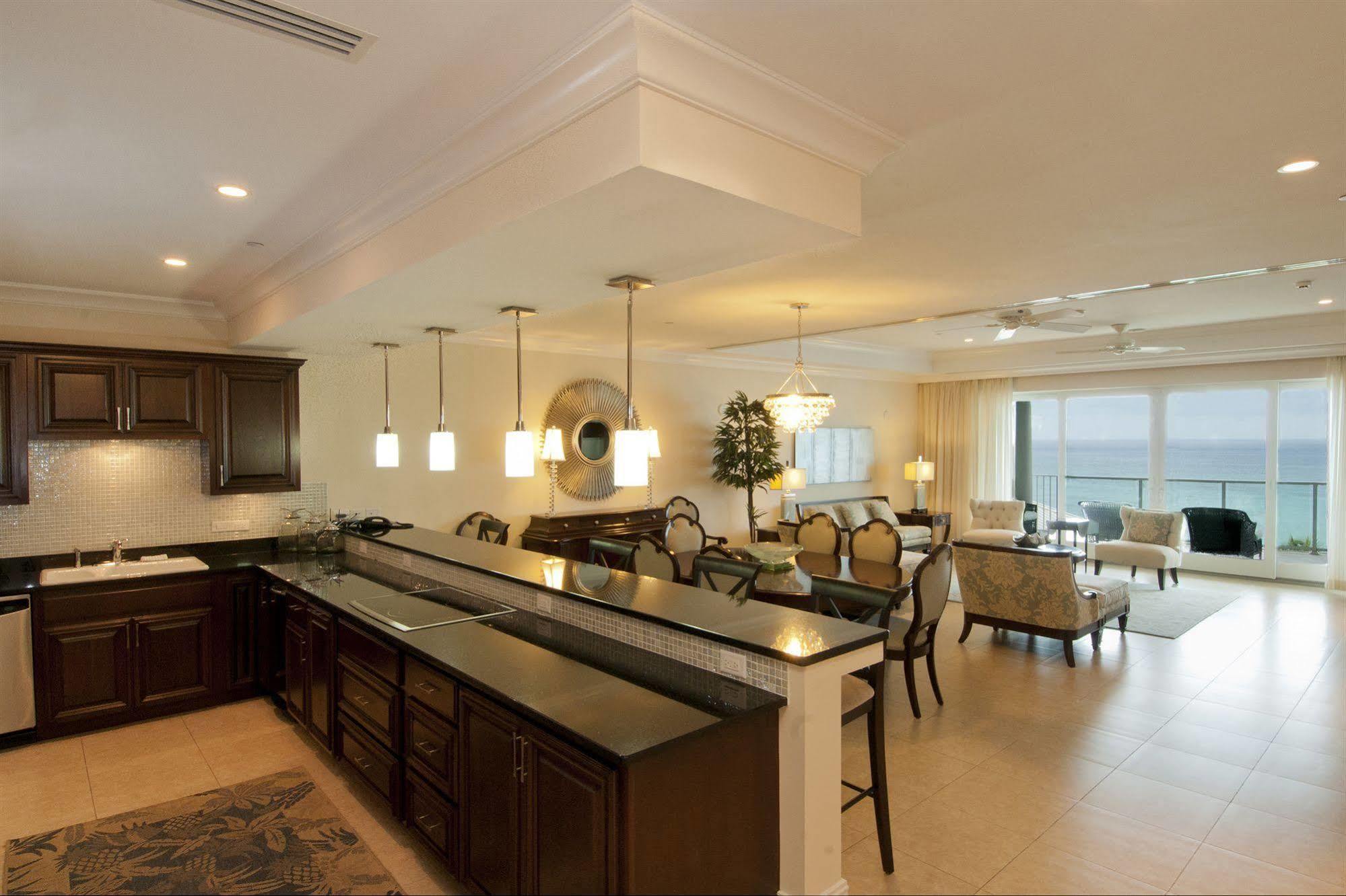 Caribbean Club Boutique Hotel, Grand Cayman Seven Mile Beach Экстерьер фото