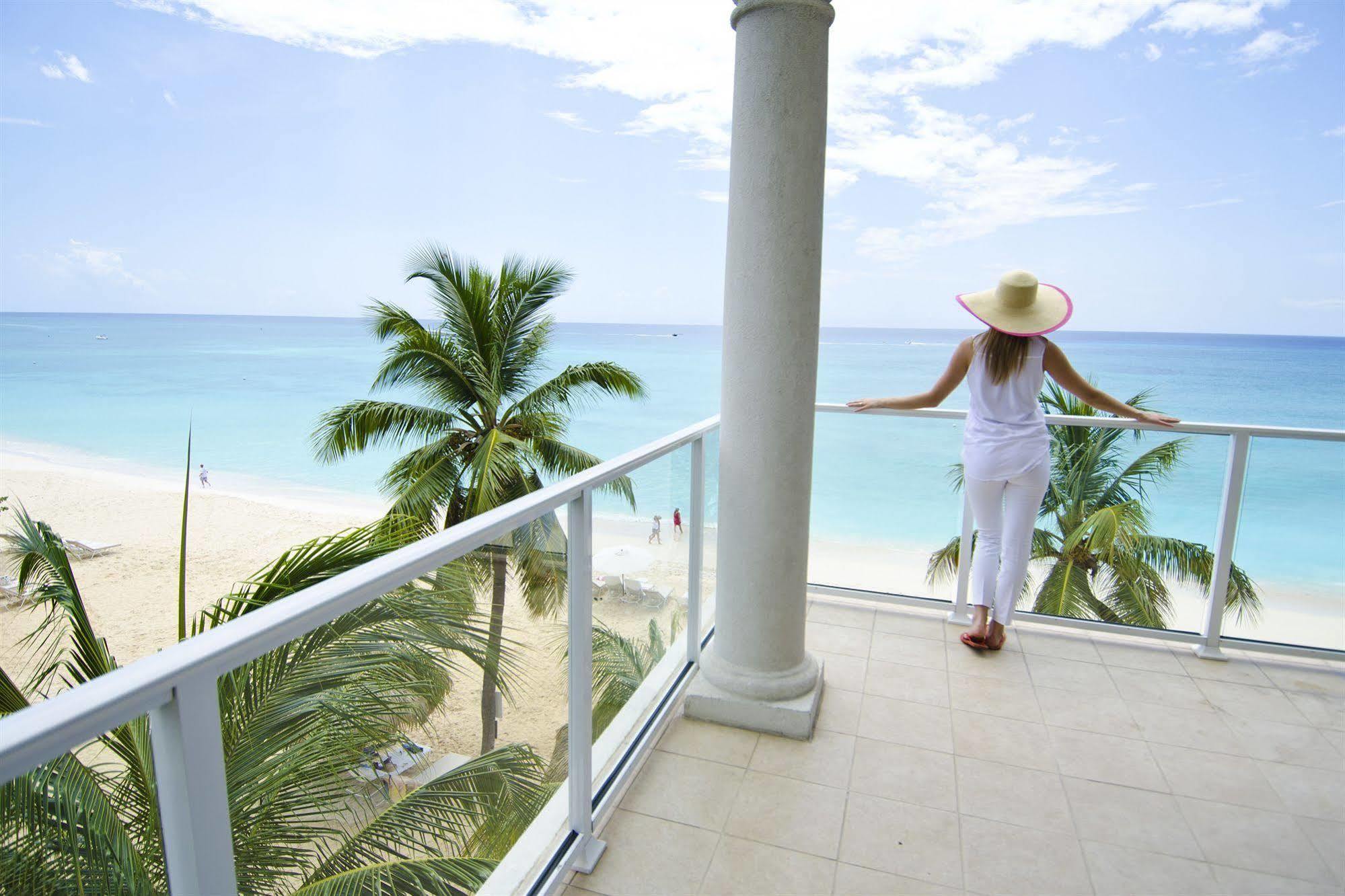 Caribbean Club Boutique Hotel, Grand Cayman Seven Mile Beach Экстерьер фото