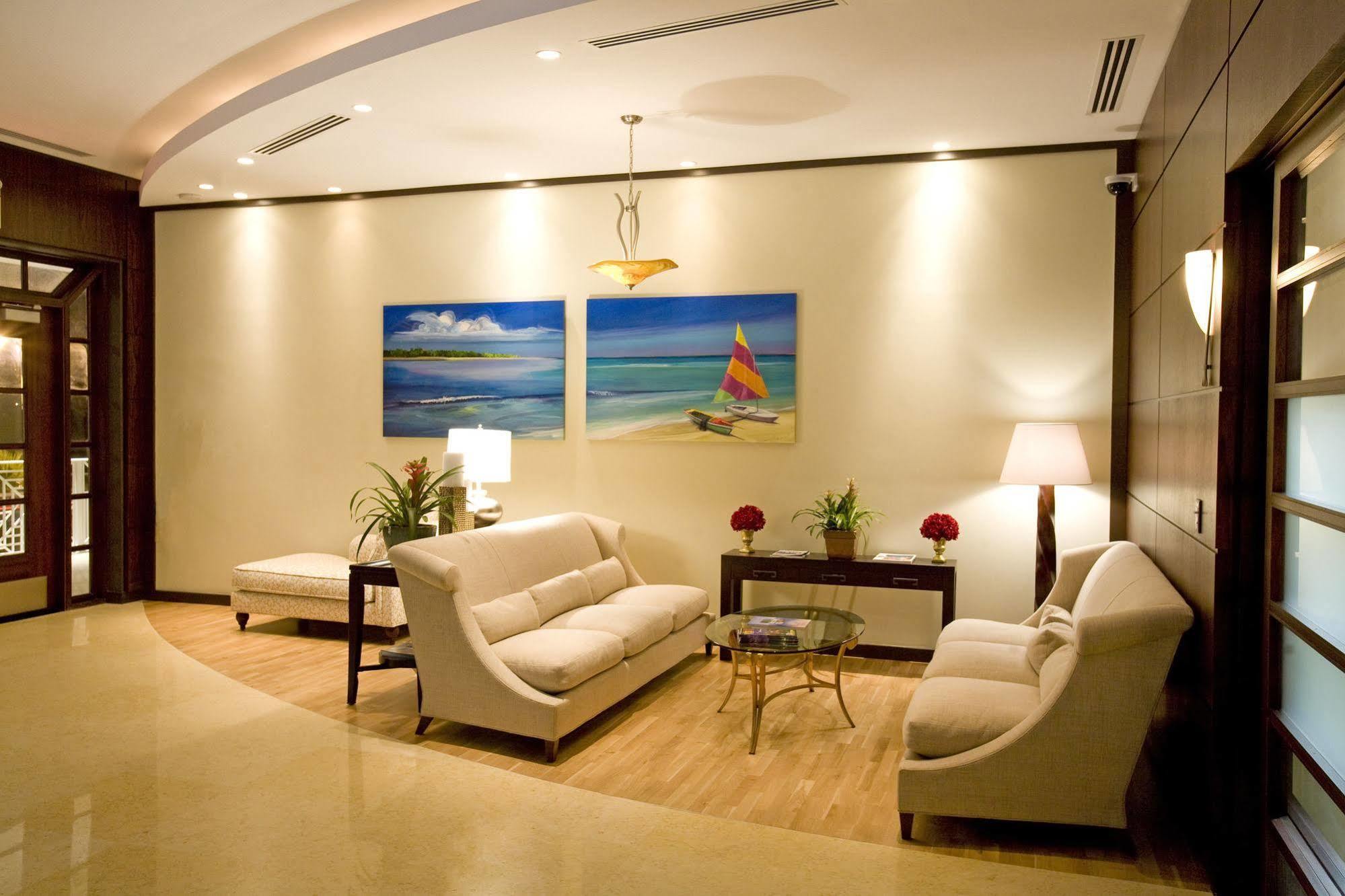 Caribbean Club Boutique Hotel, Grand Cayman Seven Mile Beach Экстерьер фото