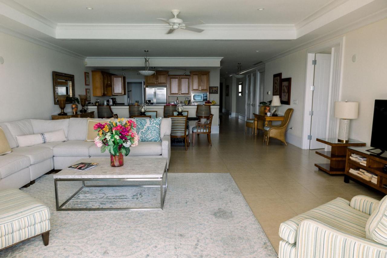 Caribbean Club Boutique Hotel, Grand Cayman Seven Mile Beach Экстерьер фото