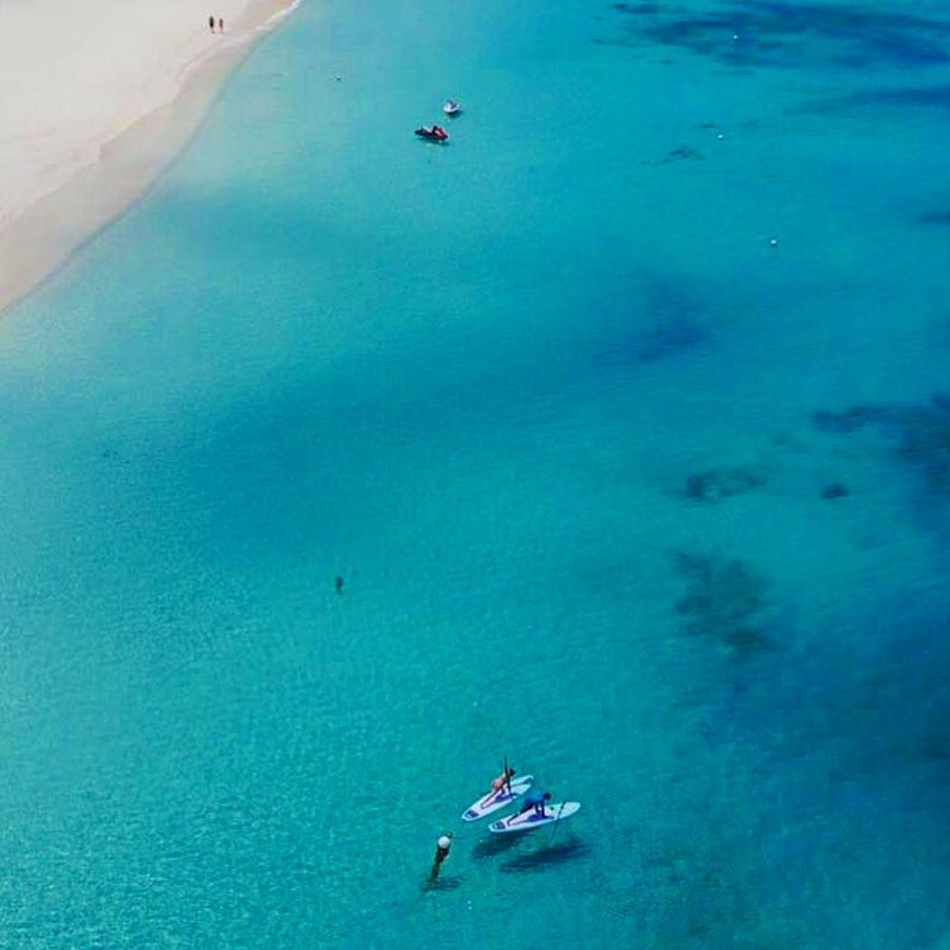 Caribbean Club Boutique Hotel, Grand Cayman Seven Mile Beach Экстерьер фото