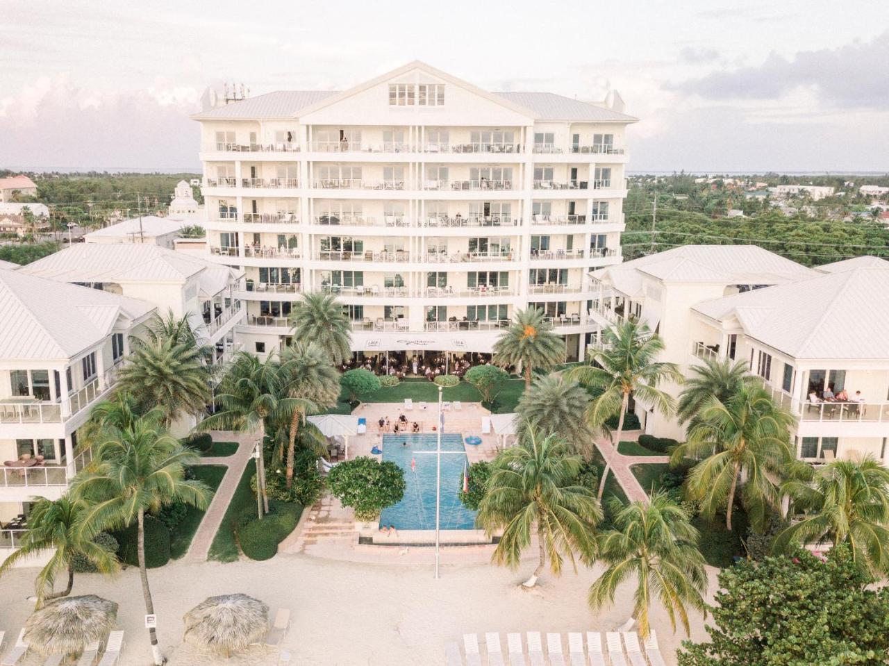 Caribbean Club Boutique Hotel, Grand Cayman Seven Mile Beach Экстерьер фото