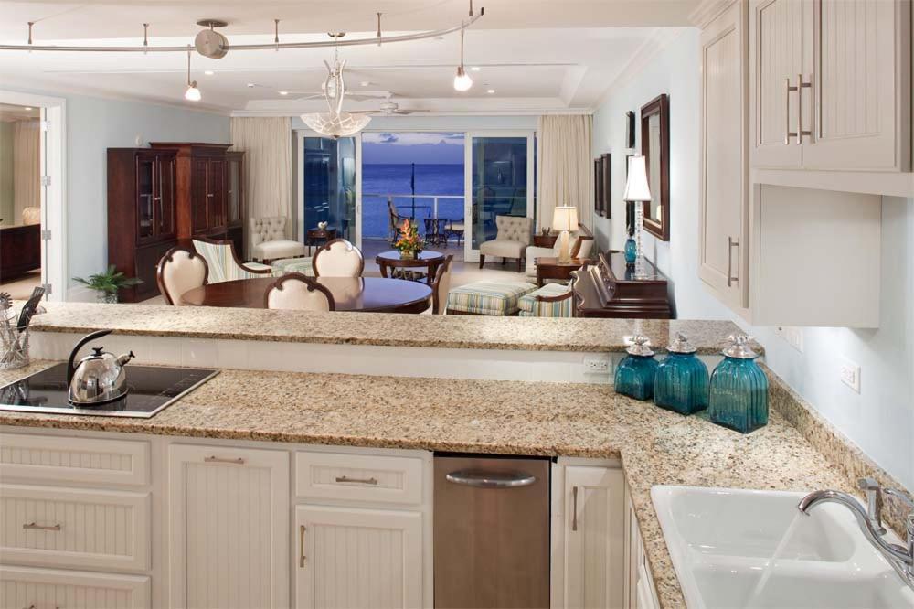 Caribbean Club Boutique Hotel, Grand Cayman Seven Mile Beach Экстерьер фото